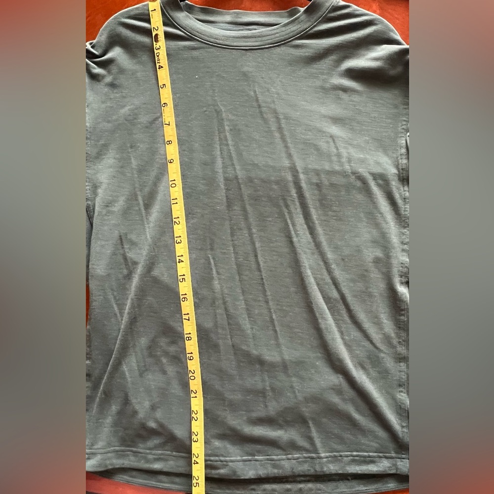 Lululemon 🍋 Men’s Easyset Training Short sleeve shirt size M/L (per size guide) - Picture 6 of 8